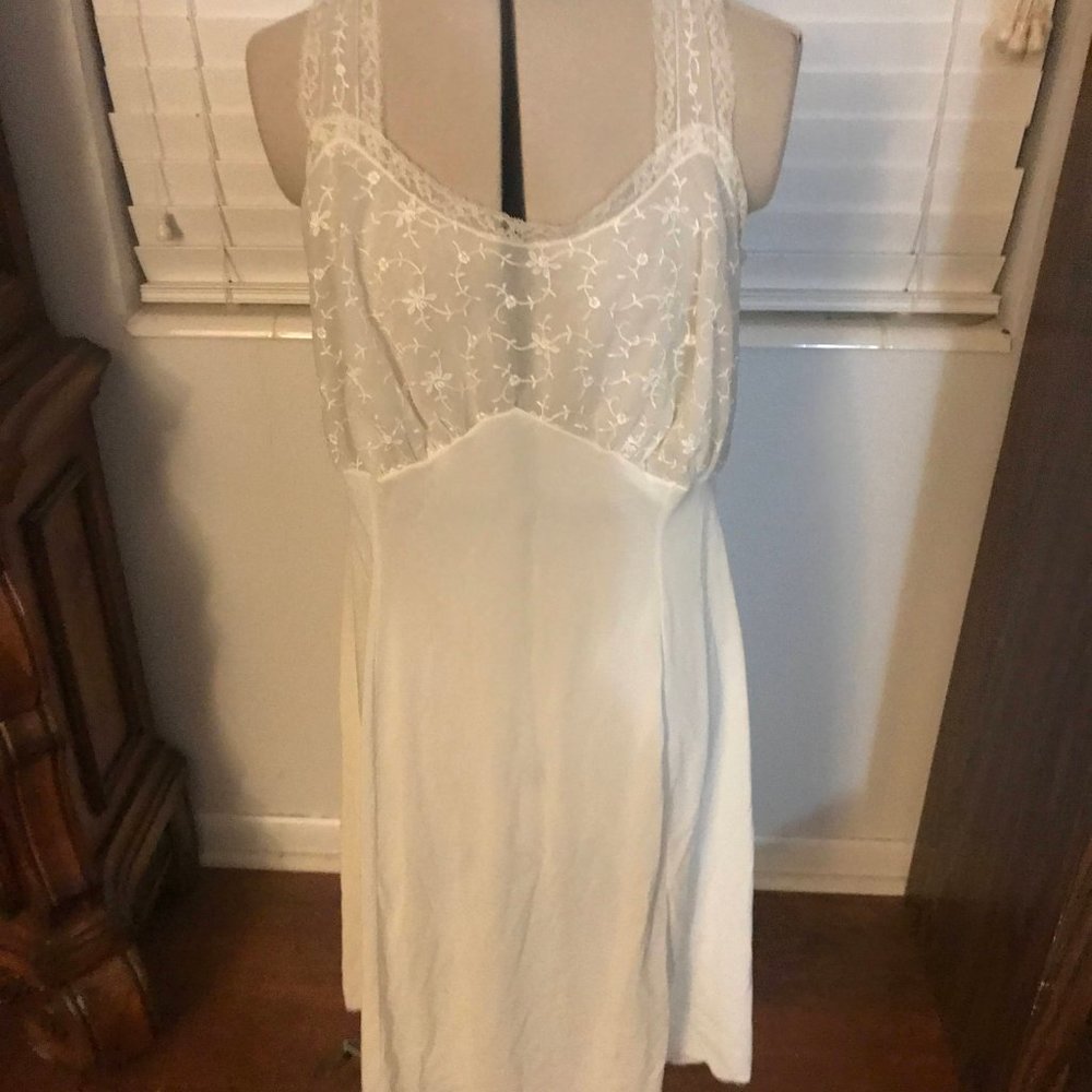 1950s Van Raalte Cream Lace Slip